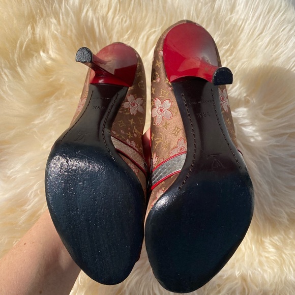 Stunning LUIS VUITTON a classy heels in size 38.5 - Picture 6 of 15